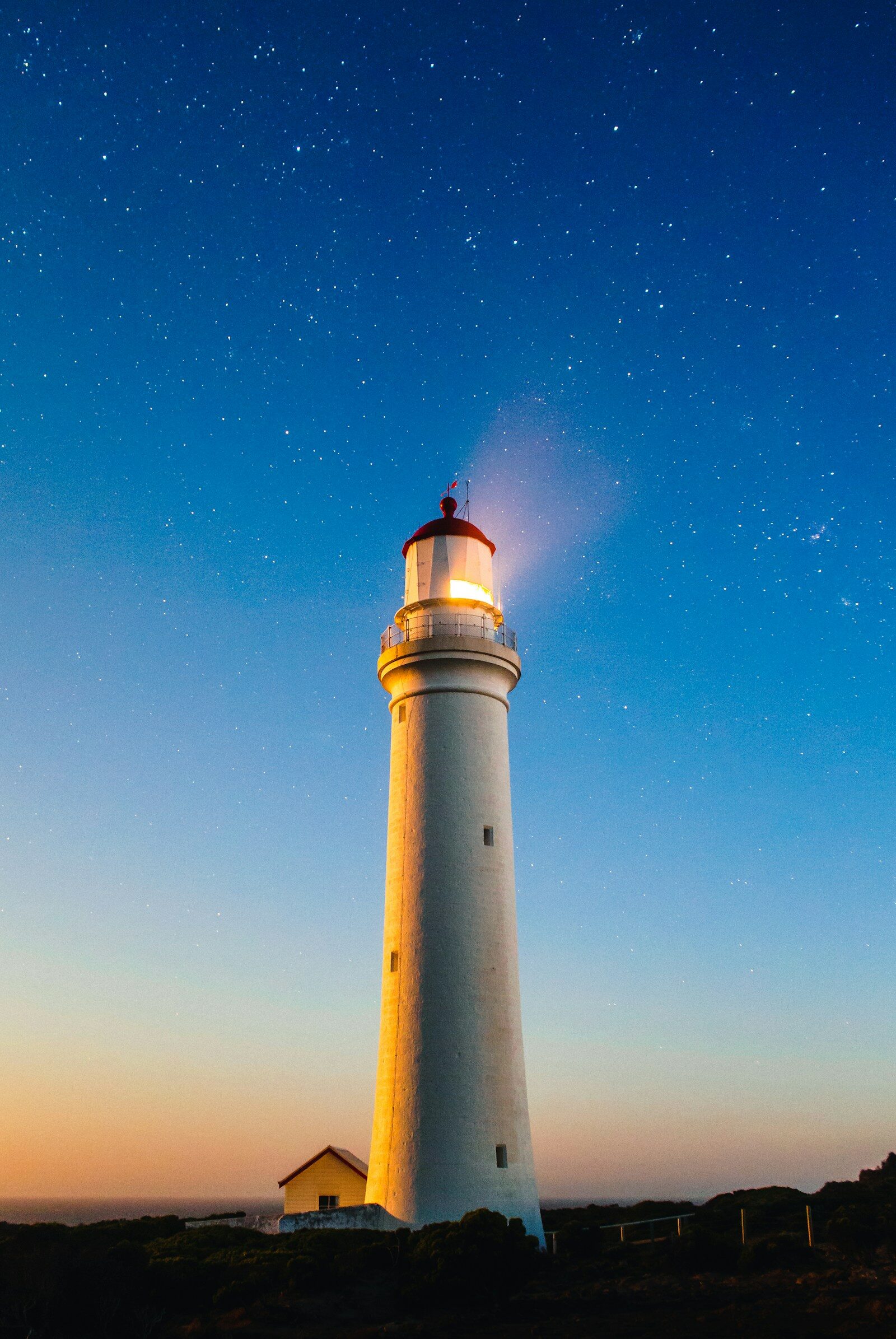 White concrete lighthouse, photo by Joshua Hibbert on Unsplash